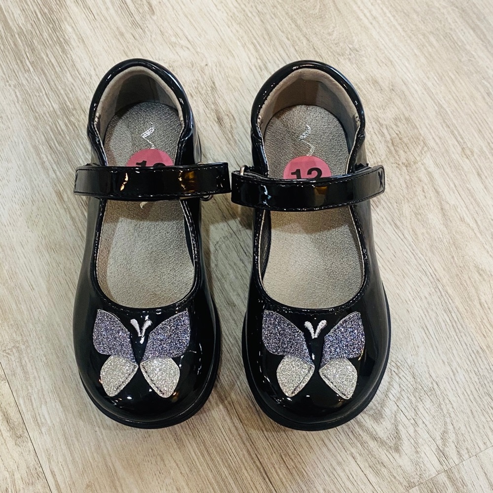 GORGEOUS Mary Janes w Glitter Butterfly. NWOT